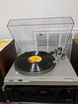 Classic Technics Sl - D2 Turntable W/ Dustcover And At Cartridge