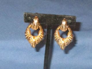 Vintage Signed Art Gold - Tone Metal Dangle Clip Earrings