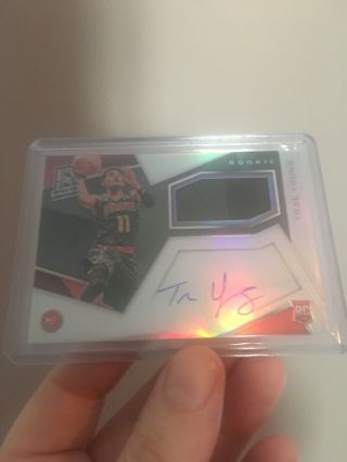 2018 - 19 Spectra Trae Young Hawks Rpa Rc Rookie Patch Auto /299