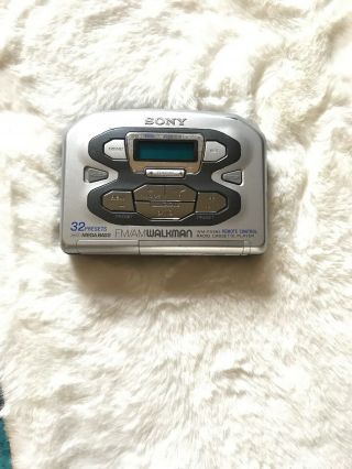 Vintage Sony Wm - Fx493 Cassette Radio Am/fm Radio Walkman