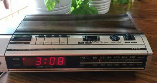 Ge Digital Clock Radio Alarm Vintage Model 7 - 4634b Very