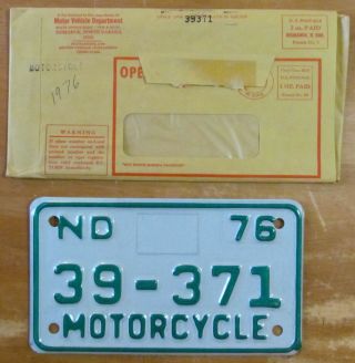 North Dakota 1976 Motorcycle License Plate & Envelope - Quality 39 - 371