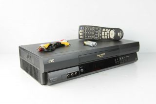 Jvc Hr - S2901u Vhs Et Vcr Stereo Hi - Fi Bundle With Remote Batteries Rcas