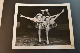 Vintage Press Photo Joan & Kay Nicholson Pretty Girl Figure Skating 8873004