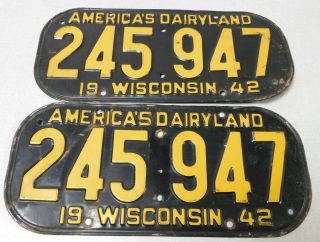 1942 Wisconsin Passenger Car License Plate Pair