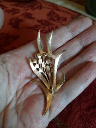 Signed CROWN TRIFARI Vintage Gold Tone Pearl Leaf Flower Brooch Pin 3