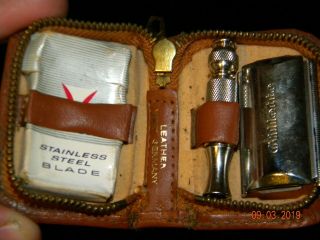 Vintage Gillette Travel Safety Razor In Red Leather Case Code K3 Old Razor.