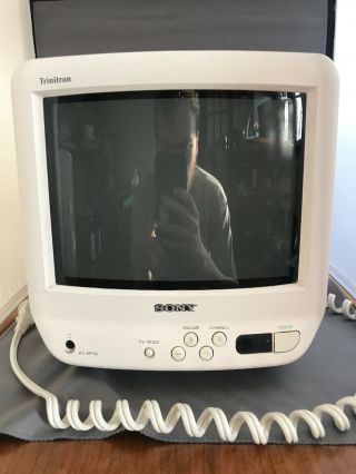 Vintage Sony Trinitron 9 " Kv - 9pt50 Color Tube Tv With Remote White.