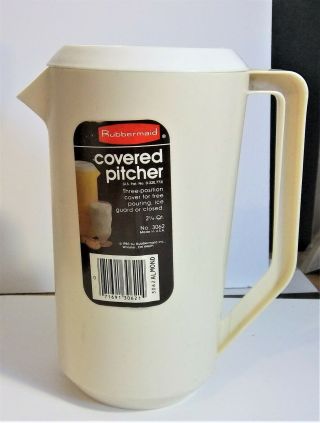 Rubbermaid Vintage 2 1/4 Quarts Almond Pitcher With White Lid 3062