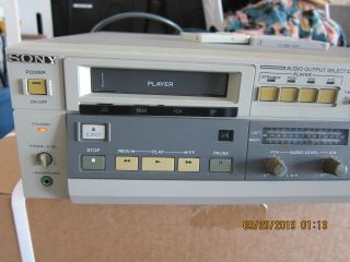 Sony EVO - 9700 Video Cassette Recorder Hi8 Professional VCR Editing - 2