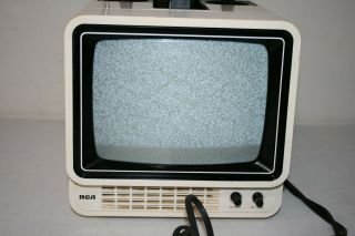 Retro Tv Vintage Rca 1968 Portable Tv Ac/dc Hhandle B,  W 9 " Screen White