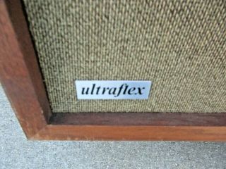 4 vintage Ultraflex Wood Floor Stereo Speakers that are in good shape - NR 2