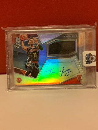 2018 - 19 Panini Spectra - Trae Young - Rpa - On Card Auto Prizm /299