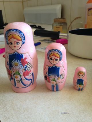 Hand Painted Vintage Russian Nesting Doll Babushka Matryoshka Dolls Set Of 3