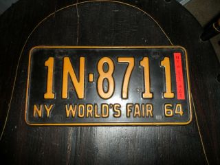 1964 York Worlds Fair Auto License Plate " 1n 8711 " Ny 64 Condit.