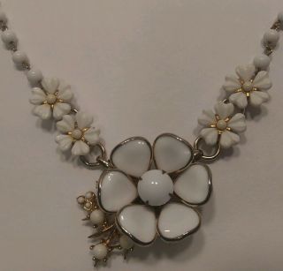 Vintage Estate White Glass Big Flower Beaded Chain 17 " Necklace