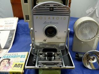 VINTAGE POLAROID MODEL 800 LAND CAMERA WITH FLASH/CASE/SHUTTER/OTHER/ C 60 2