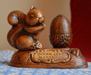 Squirrel Acorn On Log Salt & Pepper Shaker Ocean City Maryland Souvenir Vintage