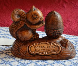 Squirrel Acorn on Log Salt & Pepper Shaker Ocean City Maryland Souvenir Vintage 2