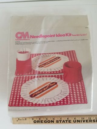 Vtg Cm Columbia - Minerva Hot Dog & Bun Needlepoint Plastic Canvas Place Mat Kit