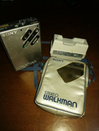 VINTAGE SONY WALKMAN WM - 5 in w/ clipstrap and battery charger 2