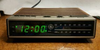 Vtg General Electric Alarm Clock Am Fm Radio Model No.  7 - 4618b Woodgrain