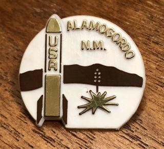 Vintage Alamogordo Nm Mexico Usa Rocket Plastic Lapel Hat Pin Pinback