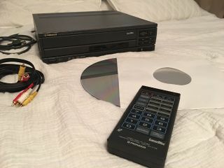 Pioneer Cld - V2400 Laserdisc Player.  Remote.