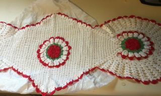Vintage Christmas Crochet Table Runner Flowers Red Green
