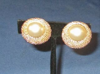 Vintage Signed Crown Trifari Gold - Tone Metal Faux Pearl Clip Earrings