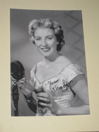 Singer Vera Lynn Signed 4x6 Photo Autograph 1