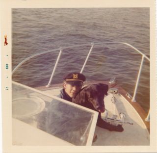 A25 Vintage Family Photo Snapshot 3.  5 1972 Chocolate Labrador On Boat W Captain