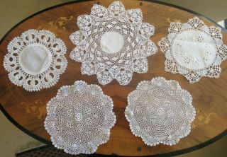 Vintage 5 Handmade White Doilies 3 With Linen Centres,  Most Crocheted Edges Vgc
