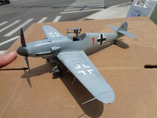 1/48 Scale,  Ww2 German Messerschmidt Bf Me109 Fighter,  Painted Built Model Kit