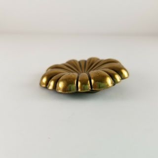Vintage JERI - LOU Scarf Dress Clip Gold - Tone Hinged Round Scallop Design - Signed 3