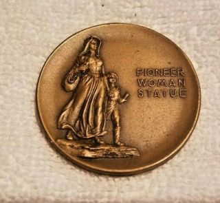 PIONEER WOMAN STATUE PONCA CITY OK VINTAGE Brass 75th SOUVENIR Coin and 5 