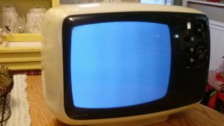 Vintage Panasonic Tr - 542u 12 " Solid State Tv 1975 Futuristic White