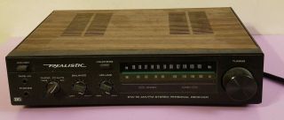 Vintage Realistic Sta - 19 Am/fm Stereo Personal Receiver Wood Grain,  31 - 1975