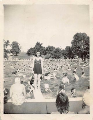 Packed With Kids Cooling Off - Huge Swimming Pool City Girls Boys Vtg Photo 157