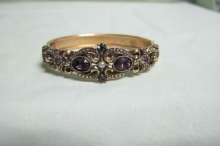 Vtg Gold Tone Ornate With Purple Rhinestone & Faux Pearl Hinged Bangle Bracelet