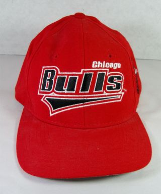 Vintage Red CHICAGO BULLS Starfit STARTER SNAPBACK 7 - 7 3/4 HAT CAP NBA 2