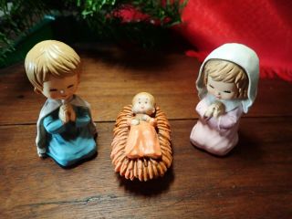 Vintage Enesco Christmas Praying Boy&girl W/ Sleeping Baby Nativity In Orig Box