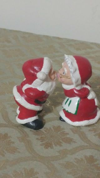 Vintage Ceramic " Kissing " Mr.  And Mrs.  Santa Claus Figurines