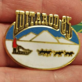 1985 Alaska Iditarod Dog Sled Race Pin - 1 Inch Tall Lapel Hat Scarf Tie Tak Pin