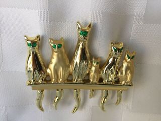 Vintage Gold Tone 6 Cats In A Row Pin Brooch W/dangling Moving Tails & Green Eye