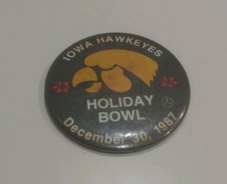 Vintage 1987 Iowa Hawkeyes College Football Holiday Bowl Pin Button