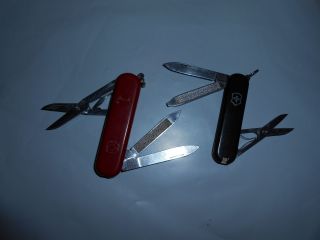 2 Vtg Victorinox Switzerland Multi Tool Swiss Army Knife Stainless Red & Black