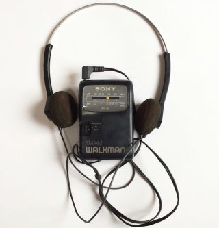Vintage Sony Walkman Srf - 39 Fm Stereo/am Radio With Sony Trh - 2 Headphones