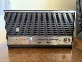 Zenith Solid State Fm/am Radio Model A - 411 - A