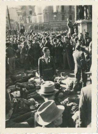N28 Vintage Photo 2.  5x3.  5 Mussolini Hanging Dead Bodies Public Execution 5